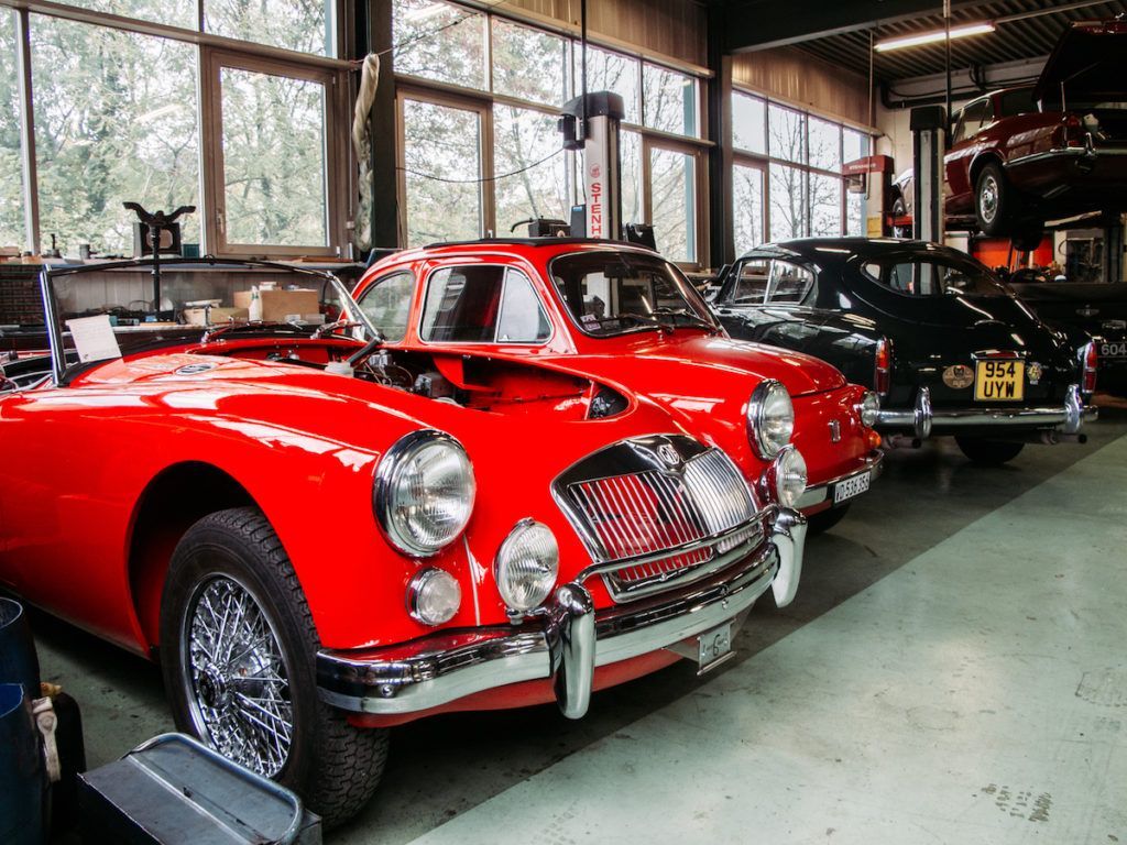 Werkstatt mit Oldtimern von Classic Car Subi Auto