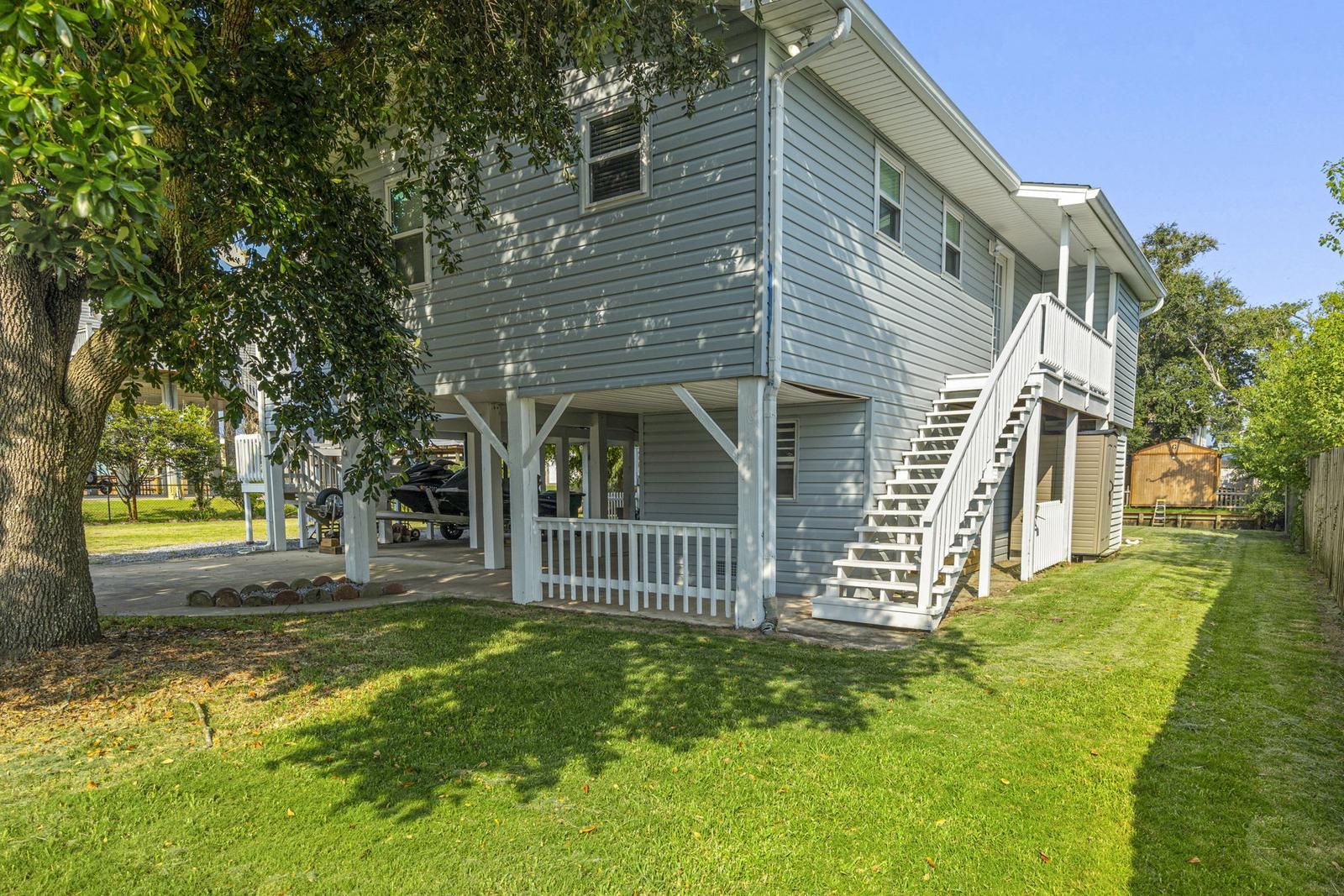 Compliant short-term rental property in a local Mississippi community Mississippi vacation rental home in a residential neighborhood with private entry and shaded yard