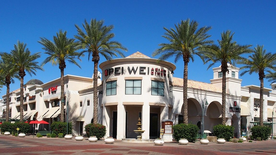 Building with curved facade, 