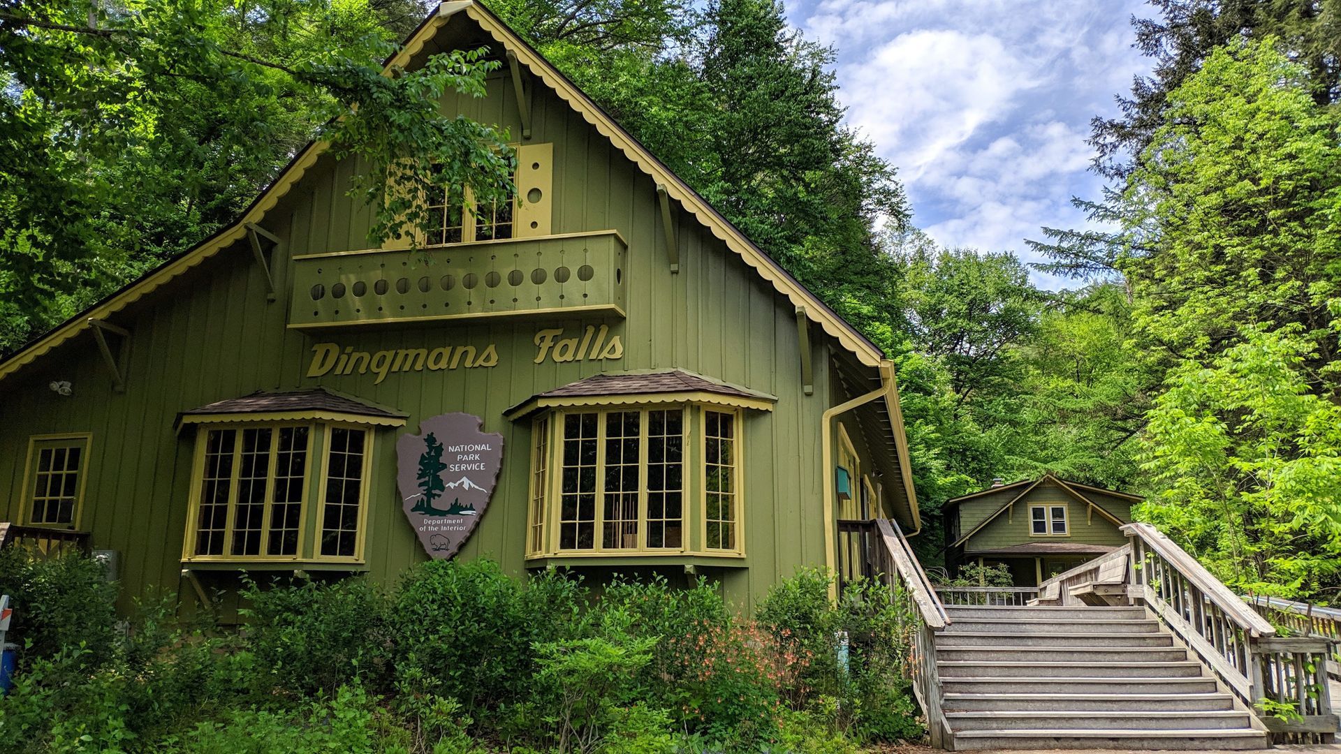 Green wooden building, 