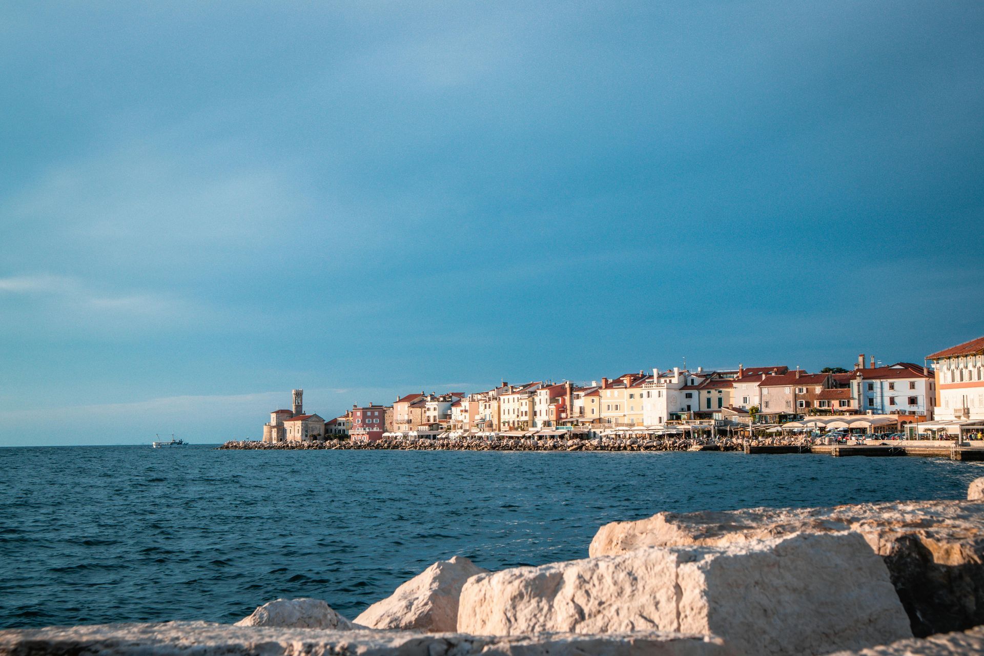 How Coastal Tourism Shapes Vacation Rental Demand, Travel Behavior, and Coastal Economies