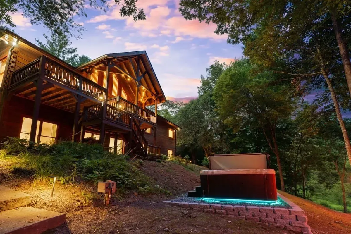 Cherry Log cabin on Lake Allen