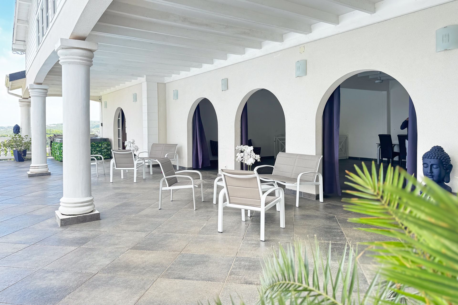 Terrasse de la Villa Victoria avec accès piscine