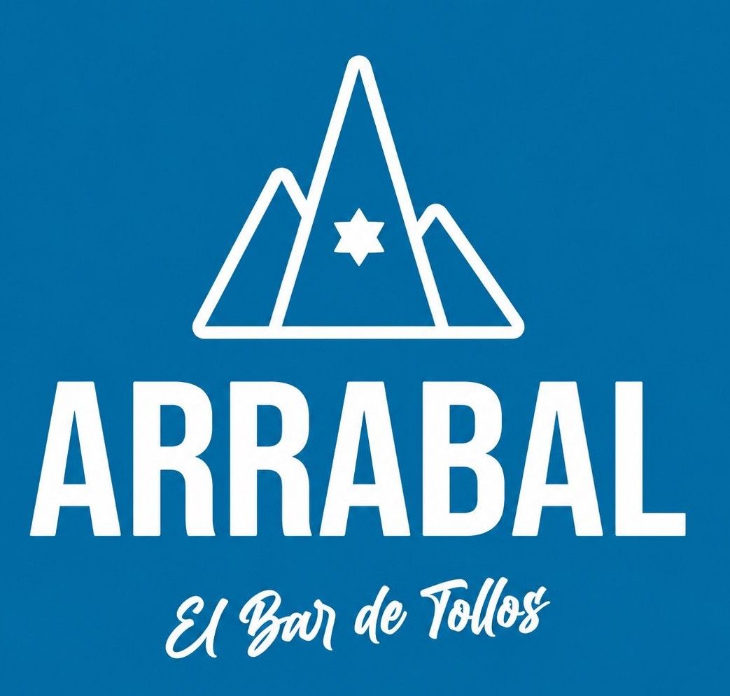 Logotipo con monta&ntilde;as blancas y una estrella sobre &ldquo;ARRABAL&rdquo; y &ldquo;El Bar de Tolos&rdquo; sobre fondo azul.
