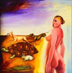 Mujer desnuda, con la boca abierta, junto a un paisaje con perros, una tortuga y un conejo, bajo un cielo violeta.