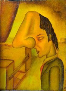 Un hombre con una nariz grande, vestido de traje, mira hacia una escalera en un paisaje de tonos amarillos.