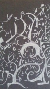 Formas abstractas blancas y remolinos sobre un fondo oscuro.