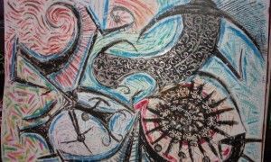 Dibujo abstracto en azul, rojo y negro con líneas en espiral y formas circulares; una rueda puntiaguda es el punto focal.