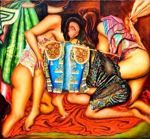 Tres figuras reclinadas alrededor de una chaqueta azul; desnudo parcial con ropa estampada; telas rojas y verdes.