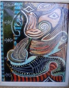 Cuadro abstracto con líneas en espiral, tonos tierra y detalles en verde azulado, en marco plateado.