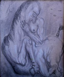 Centauro abrazando a una figura humana desnuda. Dibujo al carboncillo: figuras entrelazadas, tierno abrazo, ojos cerrados.