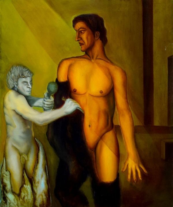 Un hombre desnudo tiene una sombra negra proyectada sobre él por una figura pequeña. Luz amarilla.