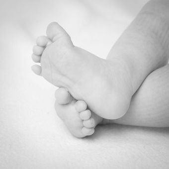 Fotografia profesional tenerife hoyos foto detalle pies bebe recien nacido newborn