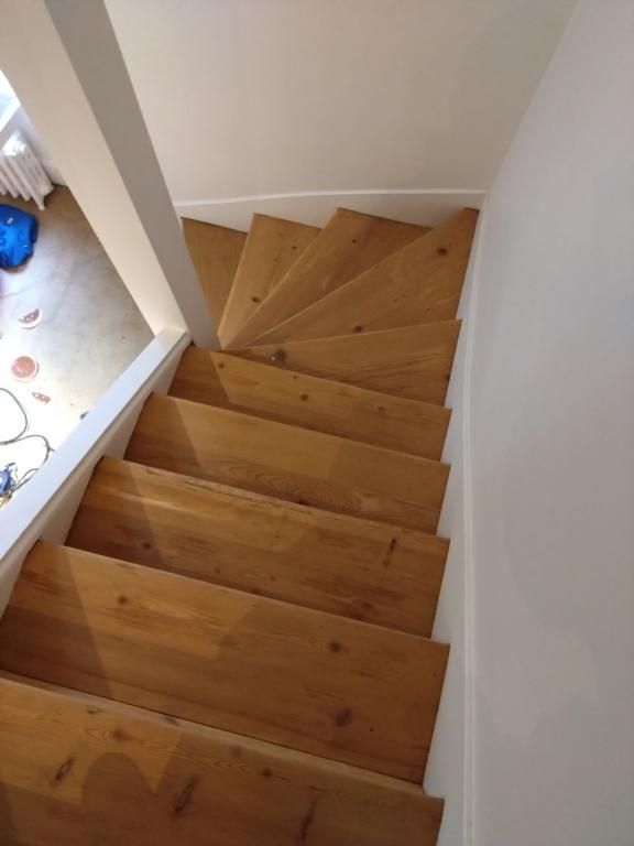 Escalier intérieur poncé et vitrifié