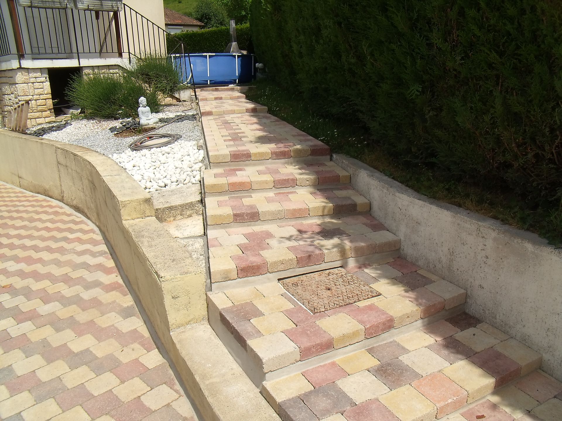 Escalier extérieur en cours de construction