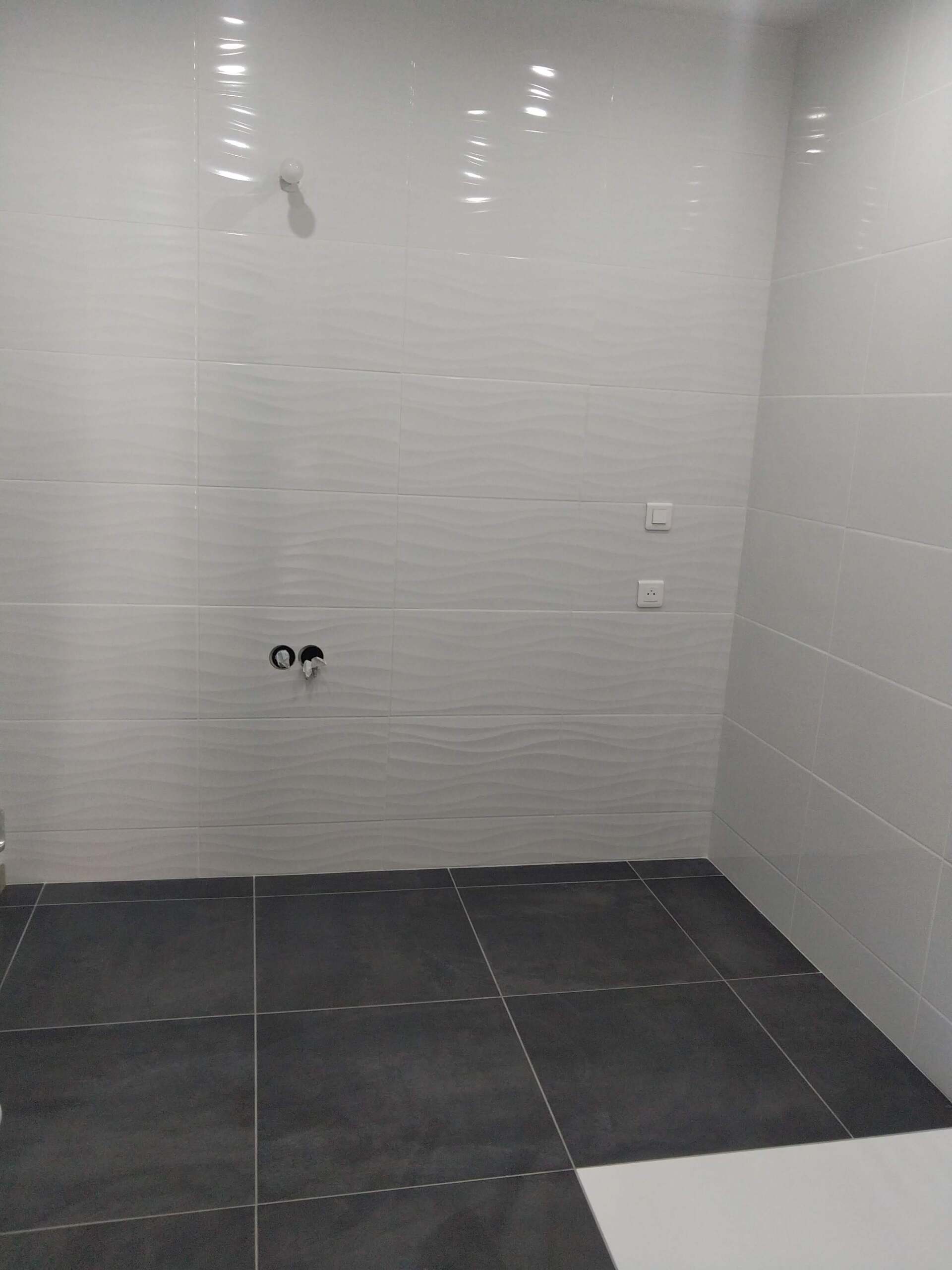 Mur de salle de bain en carrelage mural