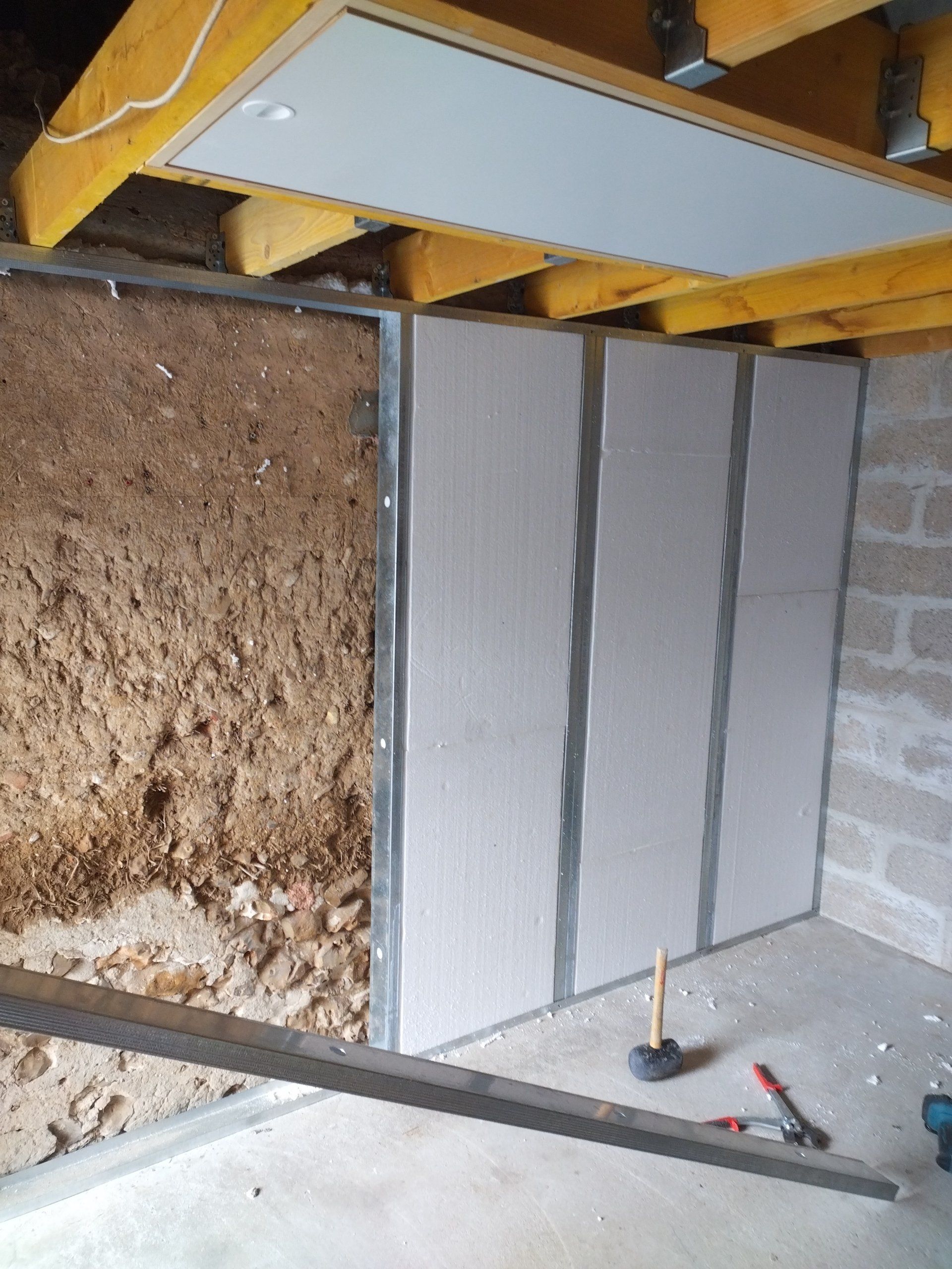 Travaux d'isolation dans un garage