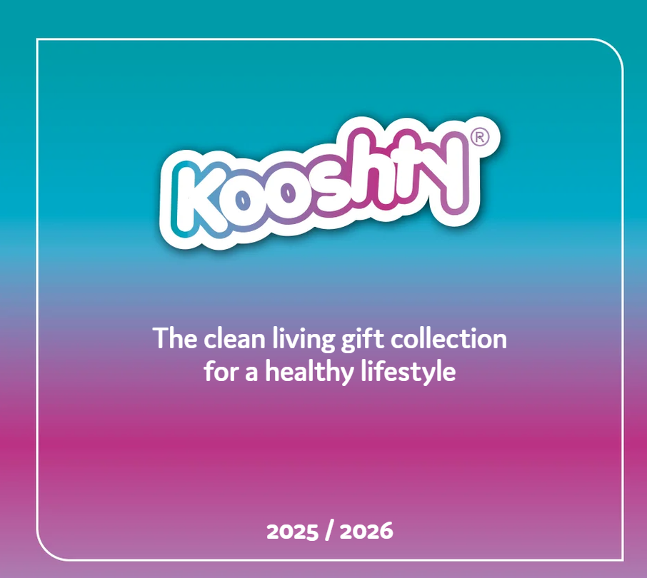 Capa da coleção de presentes Koosh™ 2025/2026 em um fundo degradê de azul-petróleo para rosa.