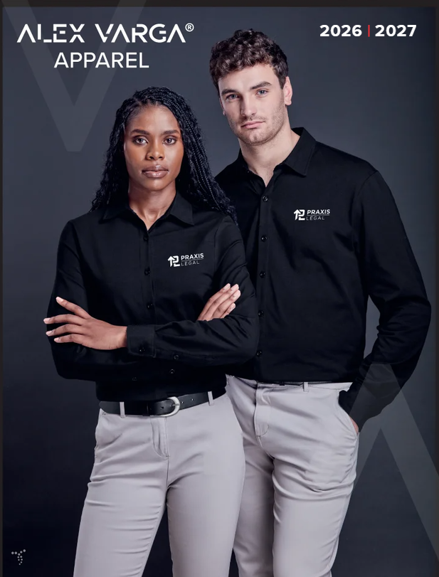 Duas modelos com camisas pretas e calças claras posando para a ALEX VARGA APPAREL 2026–2027.