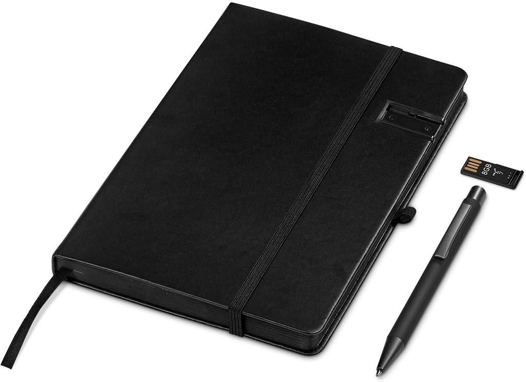 Caderno preto com caneta e pen drive USB sobre fundo branco