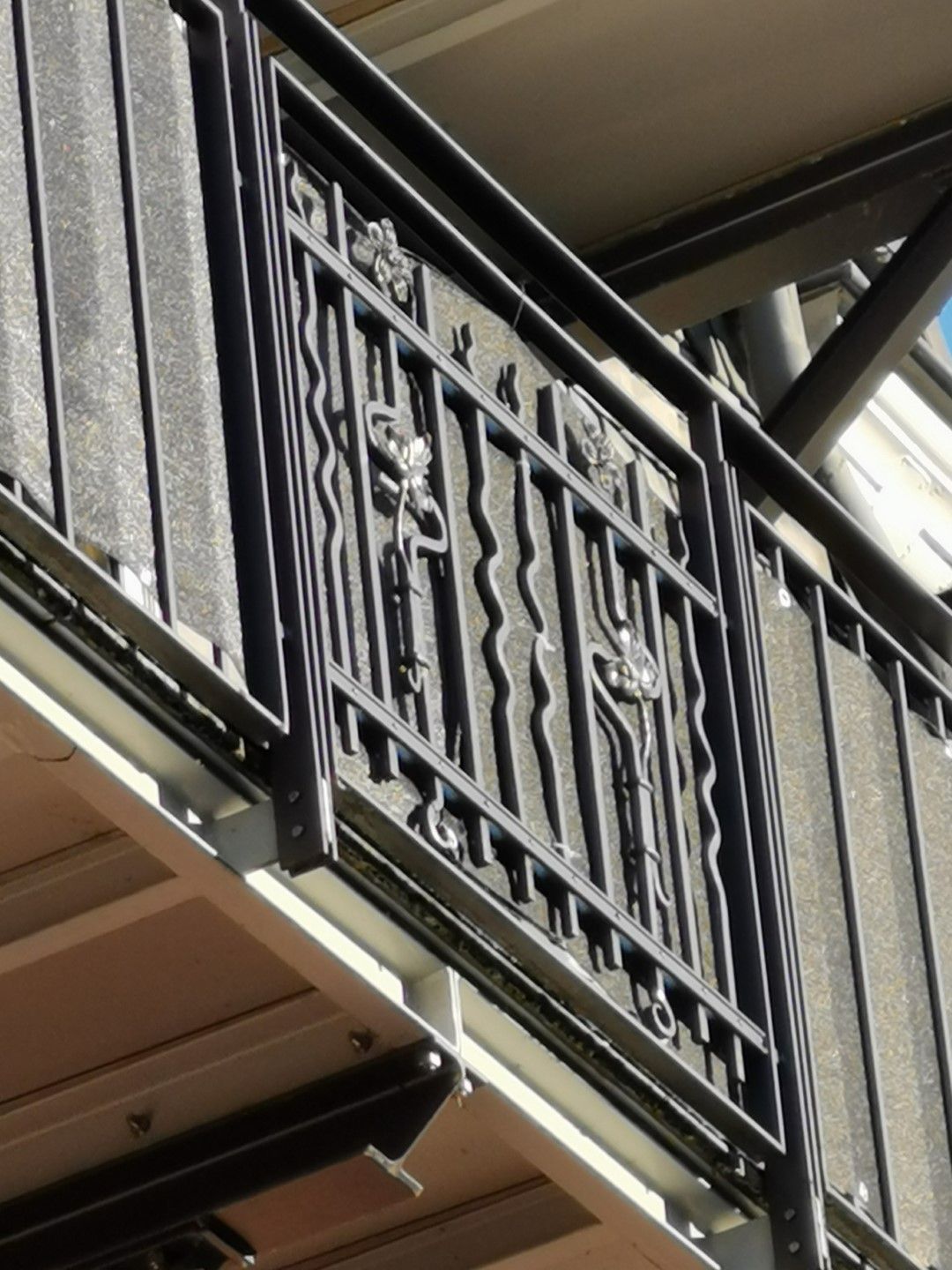 Balkonsanierung mit gußeisernem Geländer