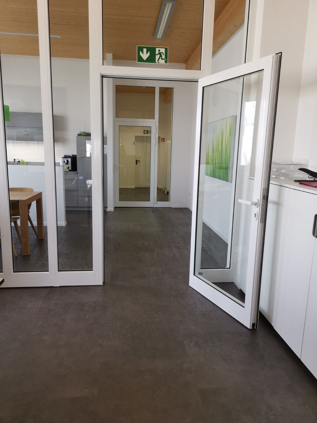 Durchgang mit Glastüren