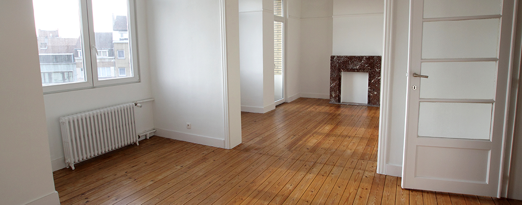 Appartement vide à louer avec un parquet en bois