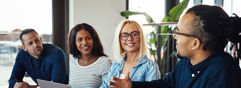 Une réunion avec 4 personnes