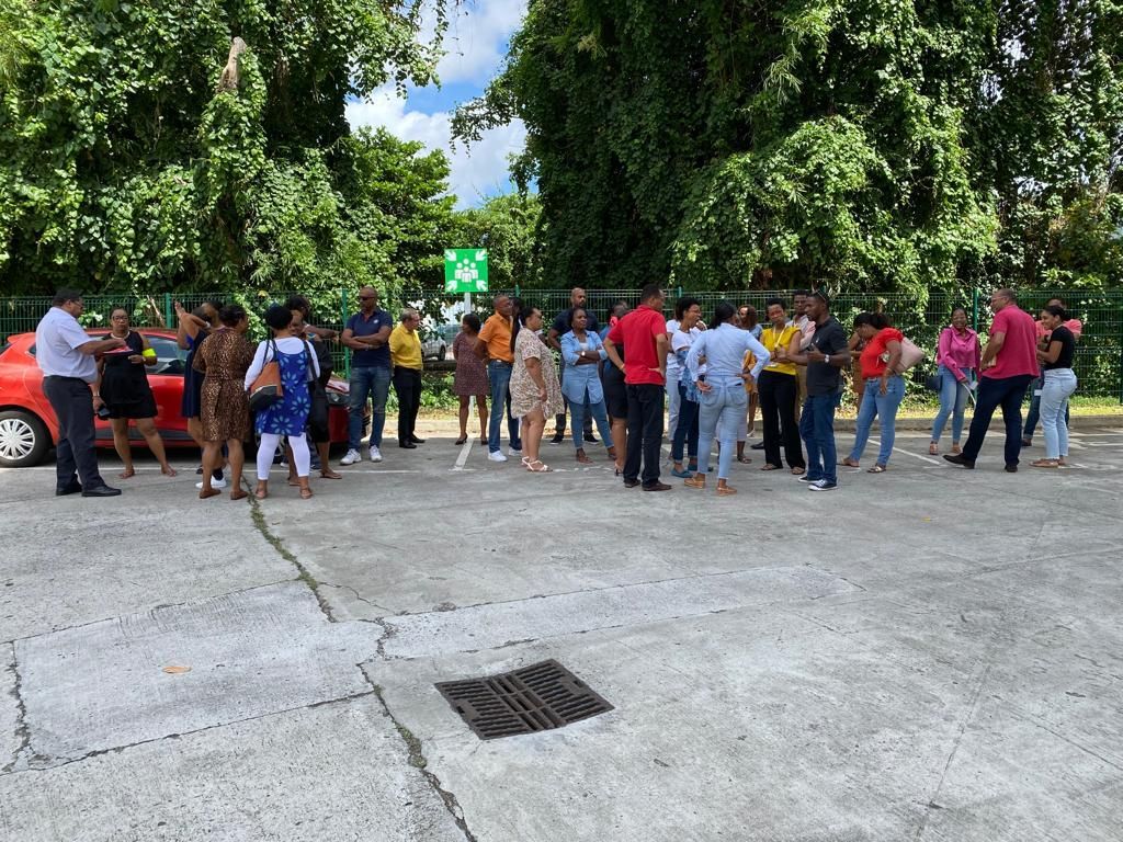 Regroupement extérieur du personnel après une évacuation incendie