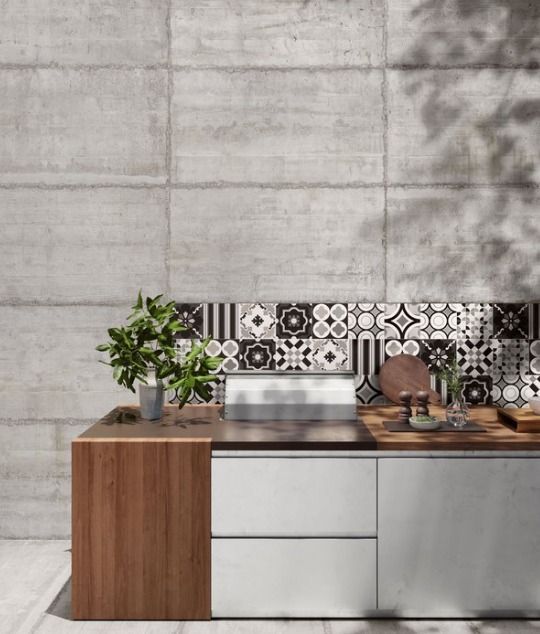 Carrelage effet béton sur un mur de cuisine