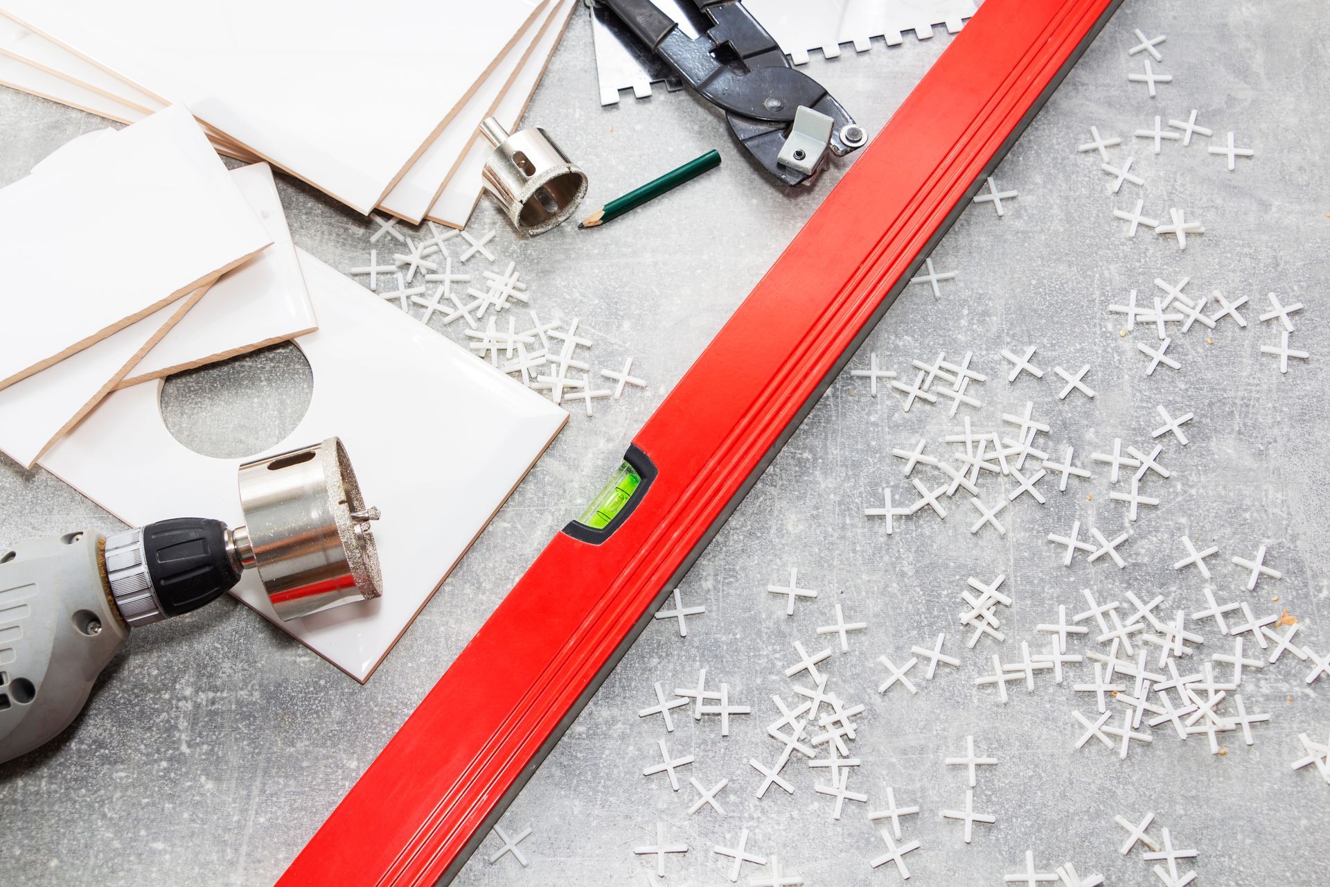 Croisiilons, niveau à bulle et scie cloche,La Ciotat, Aubagne, St Cyr-sur-mer, Six-four les plages.