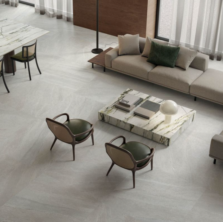 Carrelage blanc à effet marbre