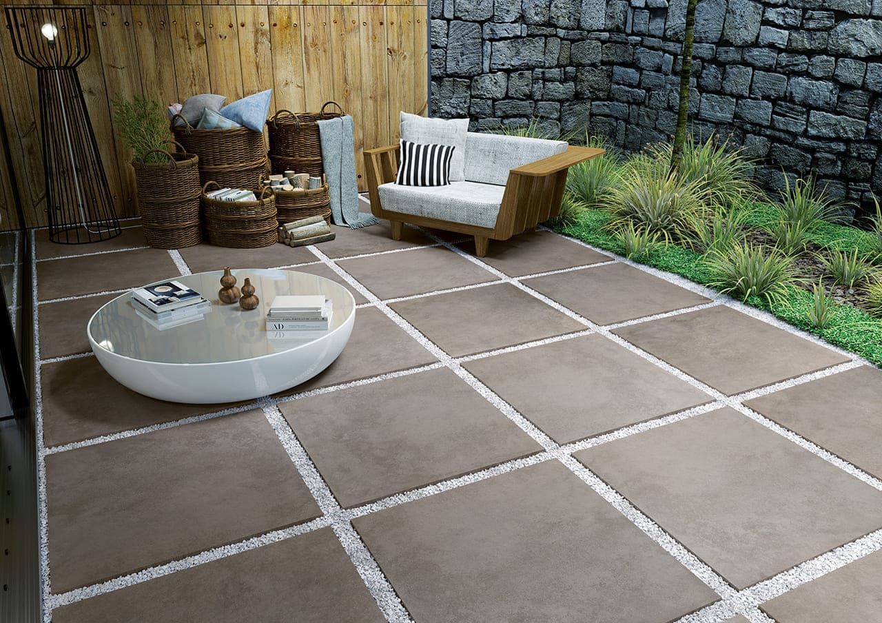 Carrelage effet métal sur une terrasse