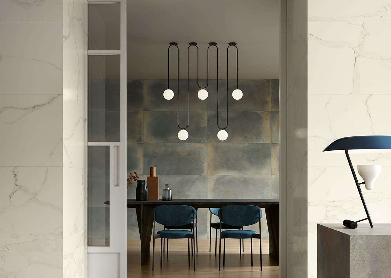 Carrelage mural à effet métal associé à du marbre,La Ciotat, Aubagne, St Cyr-sur-mer, Six-four les plages.