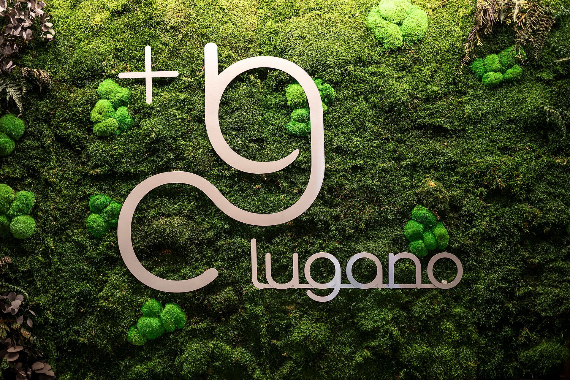 Logo su giardino verticale - Gastrocentro Lugano
