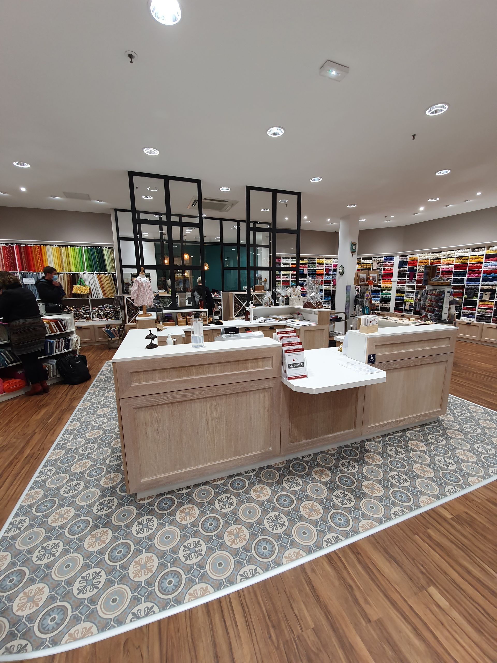 Comptoir de magasin de tissus