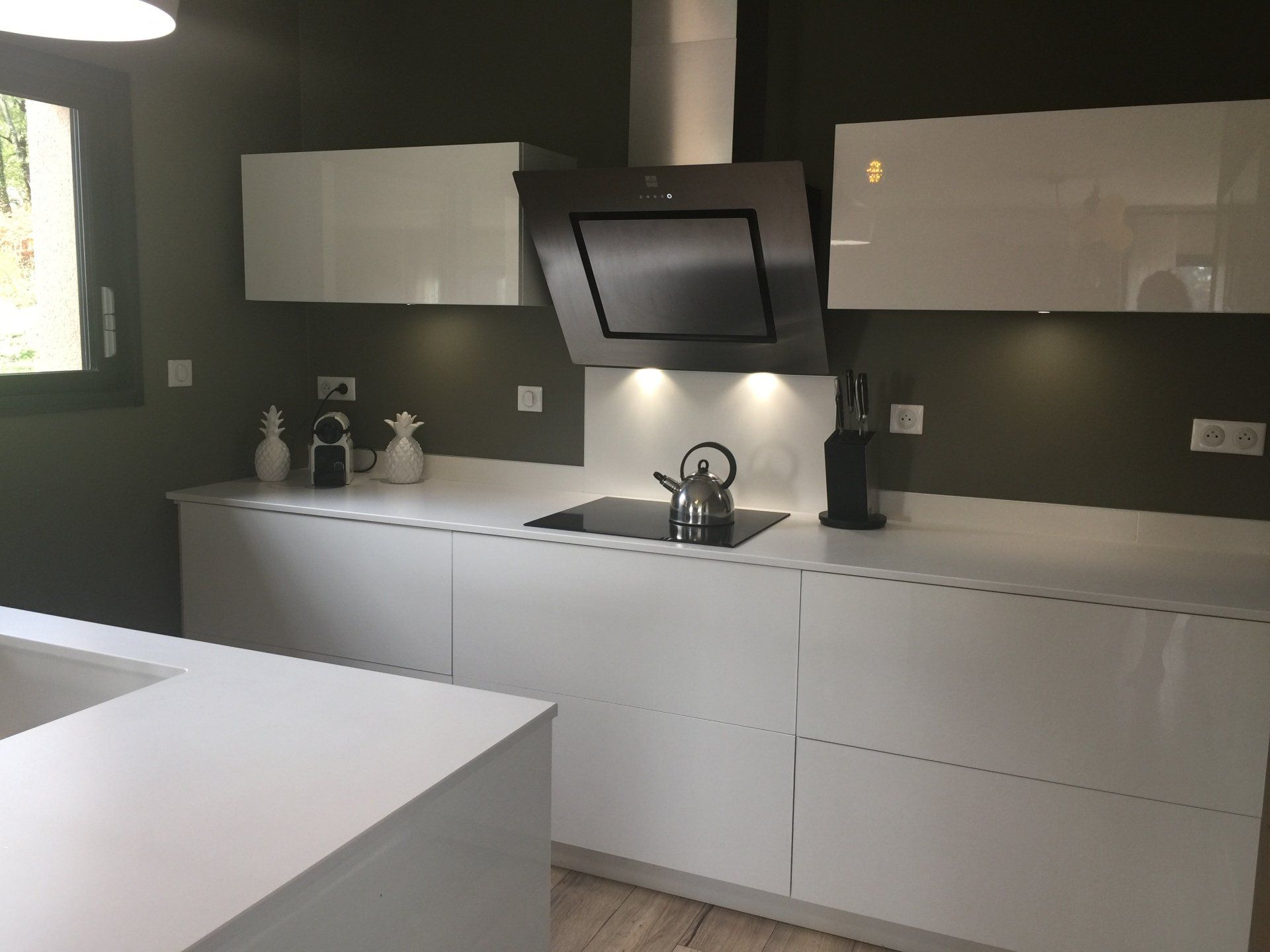 Cuisine blanche avec finition brillante