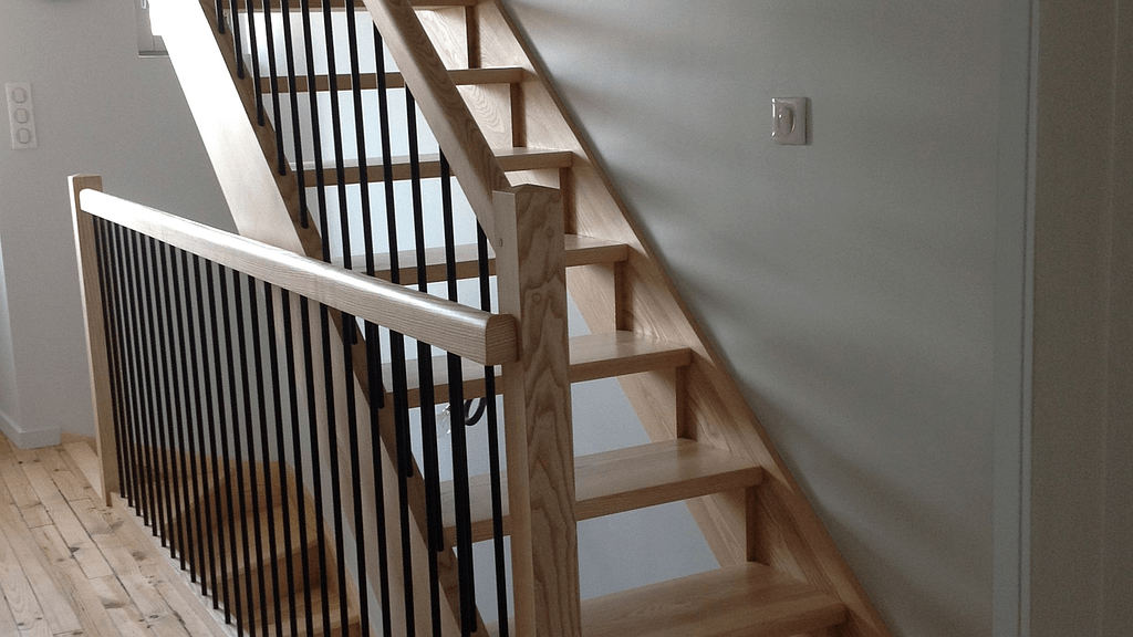Escaliers en bois sans contremarche et garde corps sur le palier