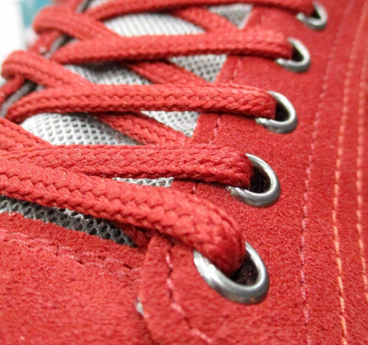 Scarpa sportiva rossa