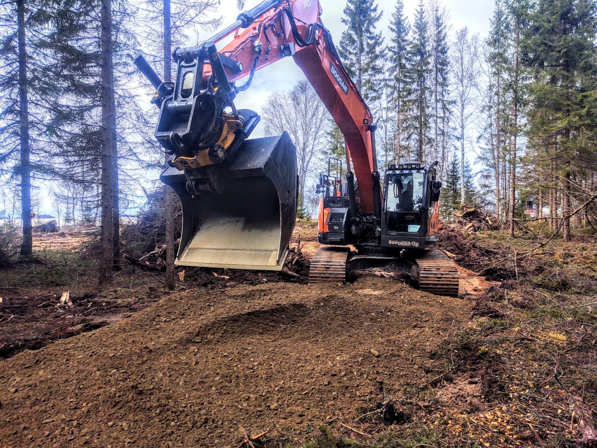 Säävälät Oy:n kaivuri