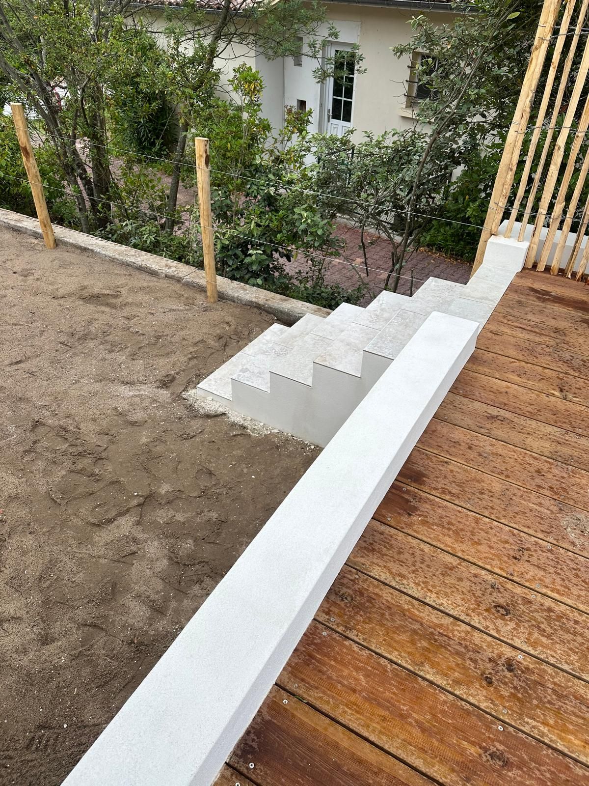 Petit escalier en béton 