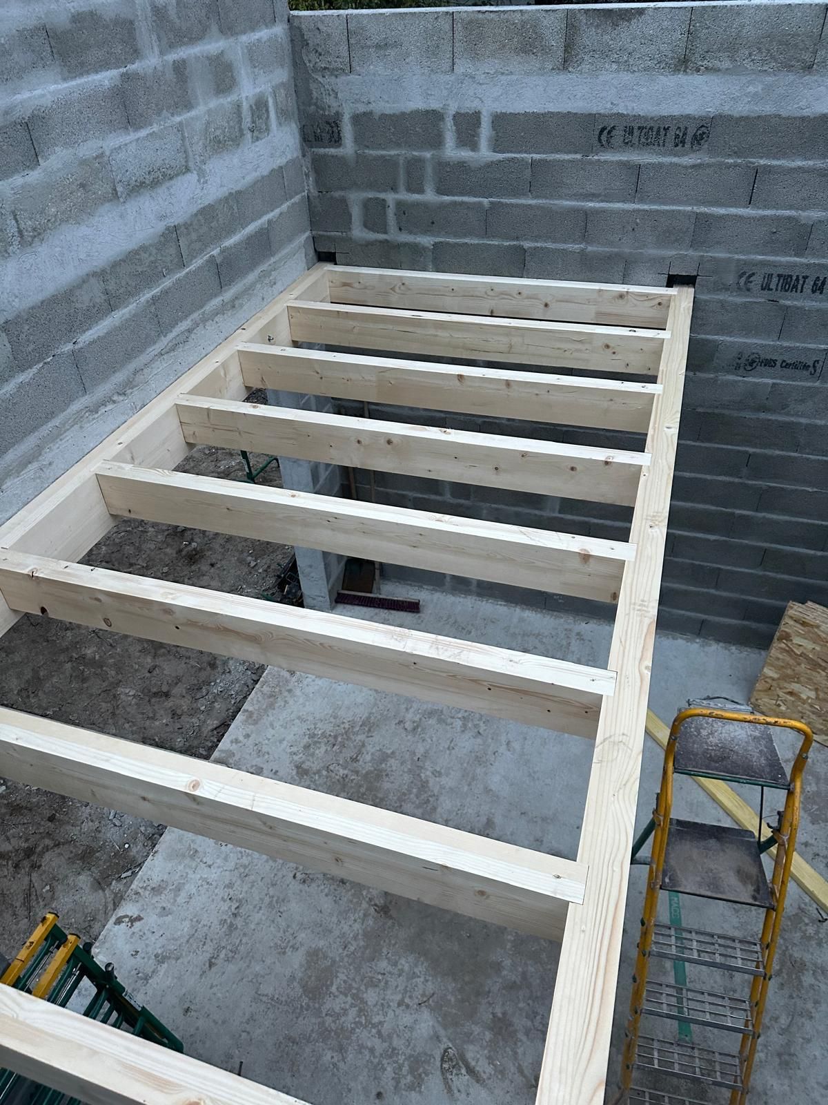 Pergolla en bois gris 