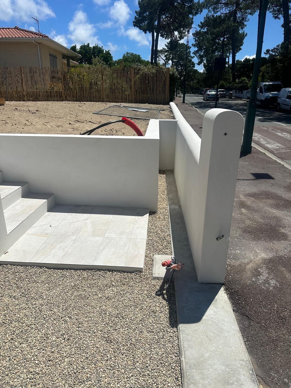 Entrée de maison réalisée par les soins de VD Construction 