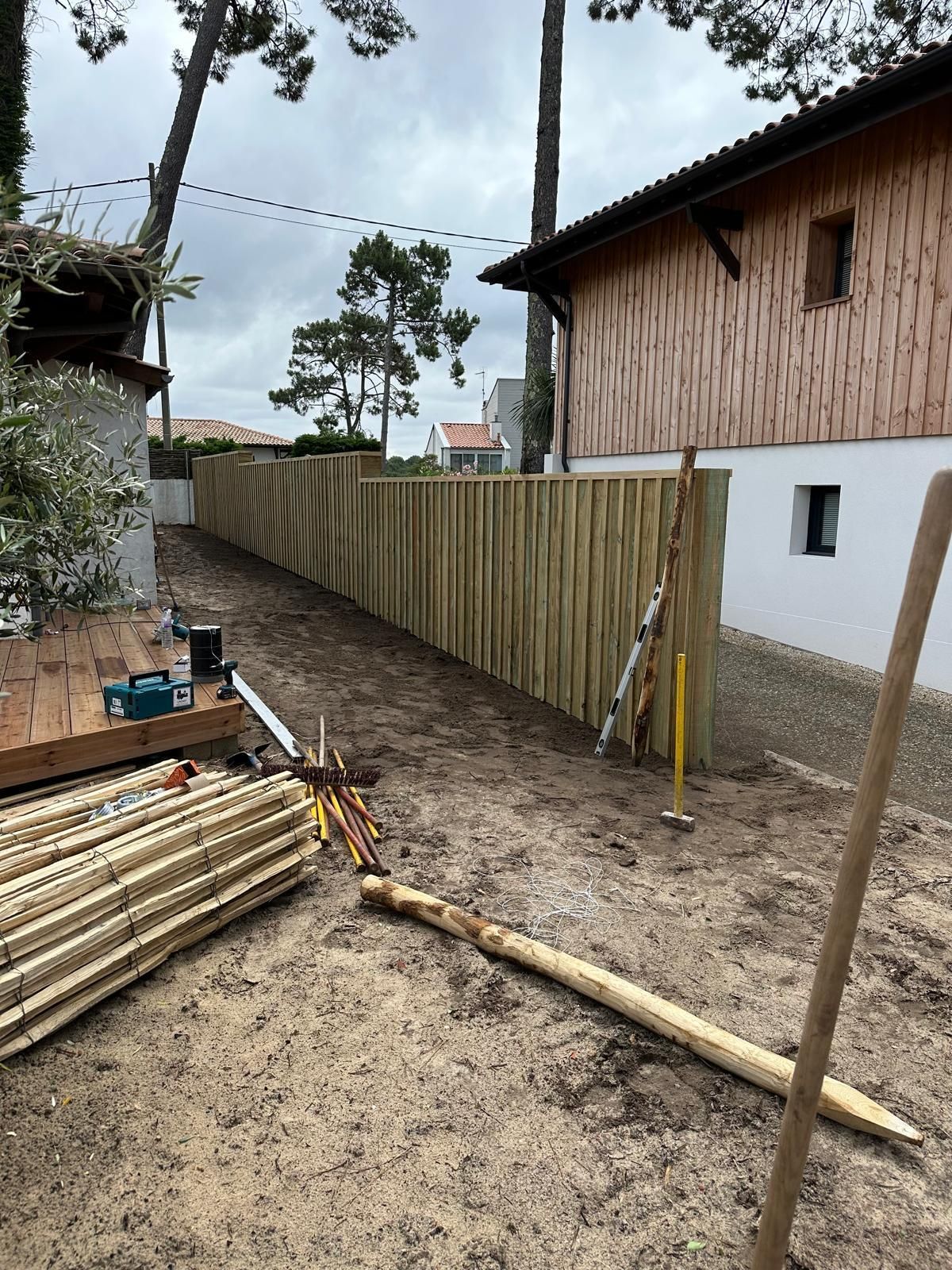 Construction d'une clôture en bois