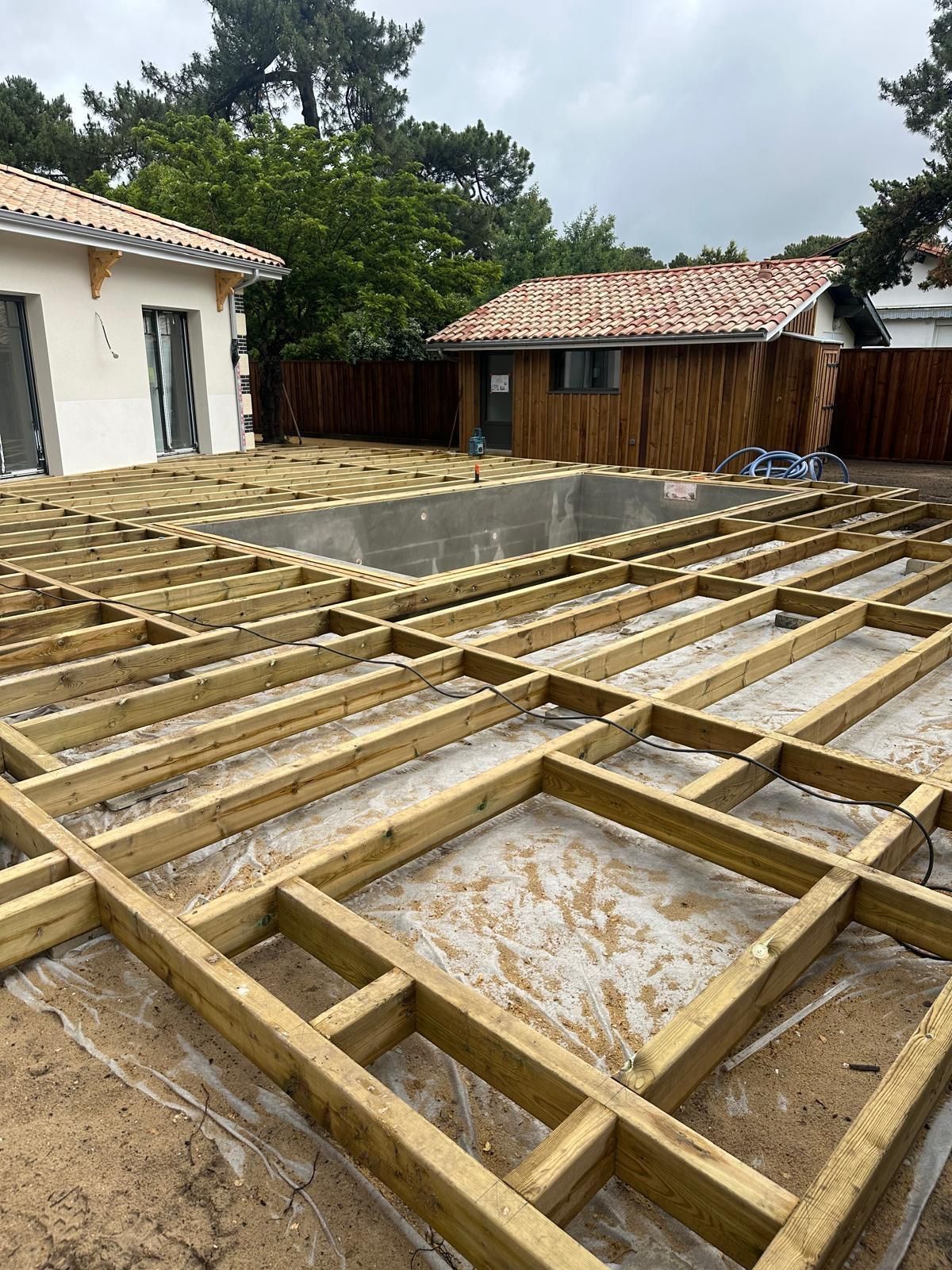 Préparation de la terrasse avant pose des lattes