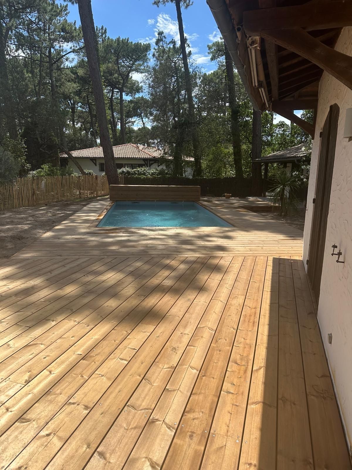 Piscine en béton finalisée