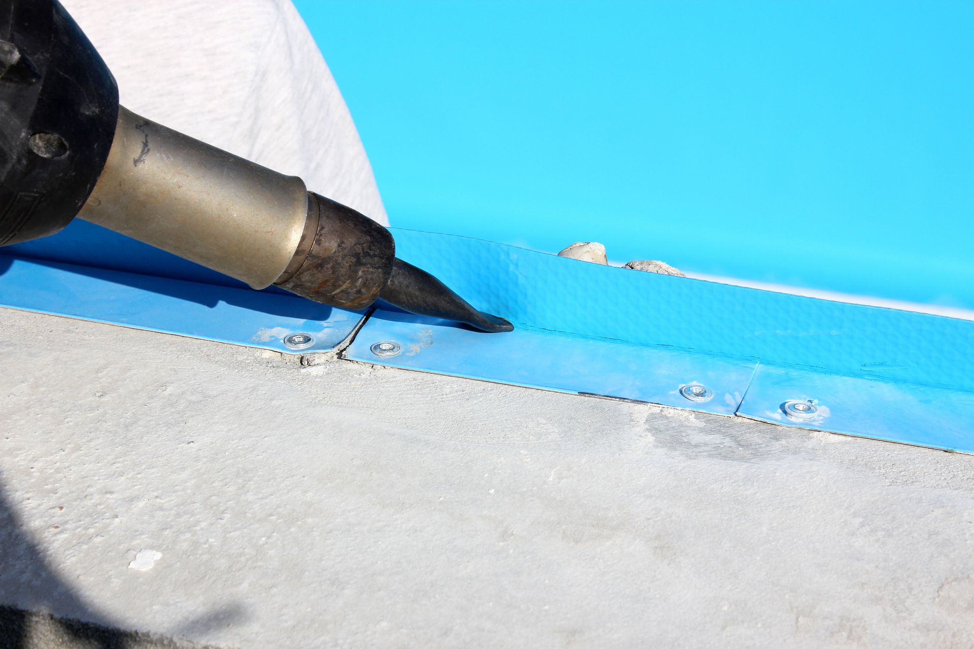 Un outil pour la rénovation d'une piscine