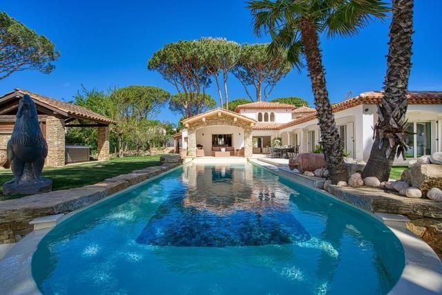 Grande piscine vue de face