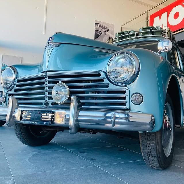 gros plan sur l'avant d'une old timer