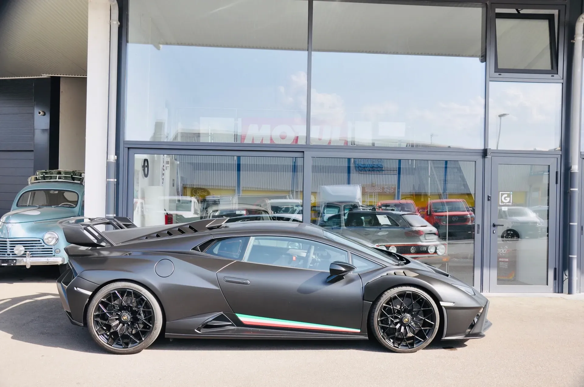 LAMBORGHINI Huracan STO - vue de profil
